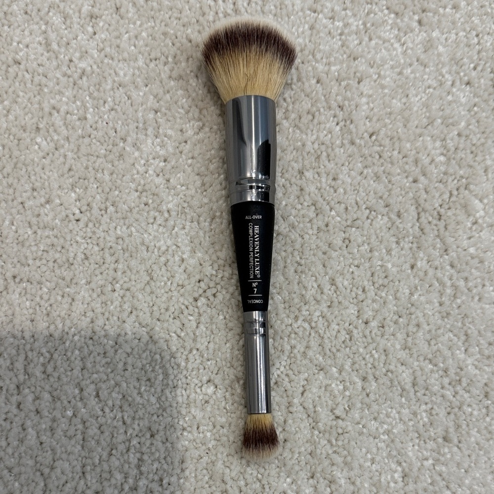 IT Cosmetics Dual-Ended No 7 Concealer & All Over Brush